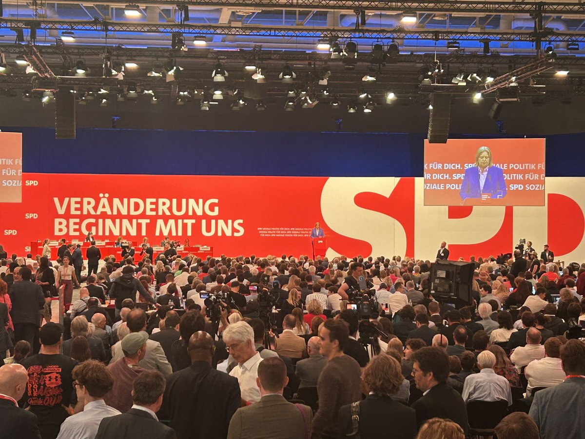 Ch_Lewinsky's tweet photo. "Die Debatte um die 'faulen Deutschen' ist ein Schlag ins Gesicht von 46 Millionen Arbeitnehmern und Arbeitnehmerinnen in Deutschland", sagt @baerbelbas bei Ihrer Rede auf dem #spdbpt @spdde @welt https://t.co/1pizwuvmIe