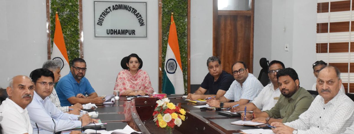 dioudhampur's tweet photo. #ProgressiveJK
DDC Udhampur @rai_saloni chairs meeting with officers of line departments to deliberate on proposals for the formulation of District Capex Budget 2025-26 & emphasizes on the need to ensure developmental priorities while formulating plan proposals.
@diprjk https://t.co/UOcsBxZ7MU