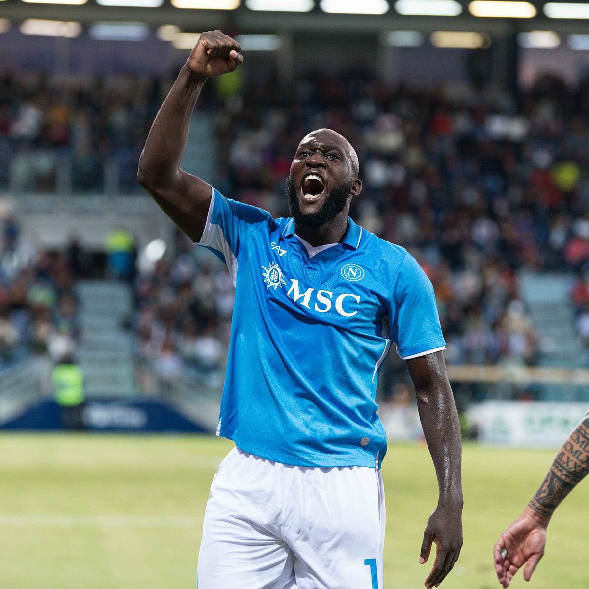 Yağız Sabuncuoğlu: “Romelu Lukaku artık Türkiye’ye transfer olabilecek bir durumda ancak Suudi Arabistan’dan da talipleri var.”
  
Osimhen gelmeyecekse hemen çekerim.