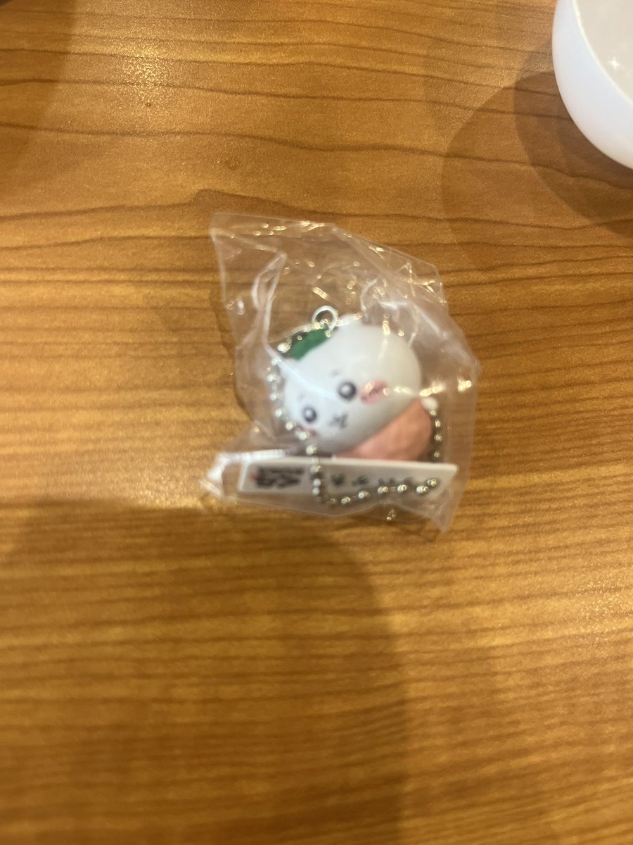 tom_jsa's tweet photo. ちいかわ くら寿司 コラボメニュー 交換

【譲】びっくらポン
画像

【求】
うさぎマスコット＞くりまんじゅう缶バッジ＞くりまんじゅうマグネット＞モモンガマスコット

郵送希望
マスコットはマスコット含む交換のみ

条件の合う方いらっしゃいましたら、よろしくお願いします🙇‍♀️ https://t.co/VMRNE0qw8R