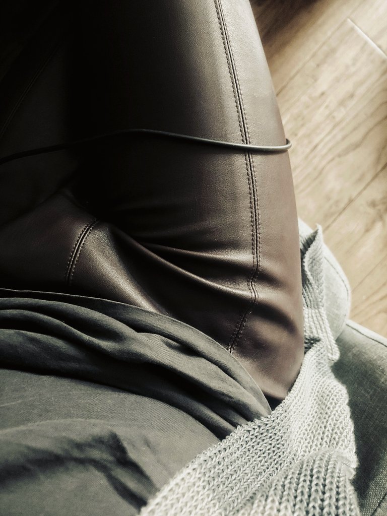 Waiting for you

#leather