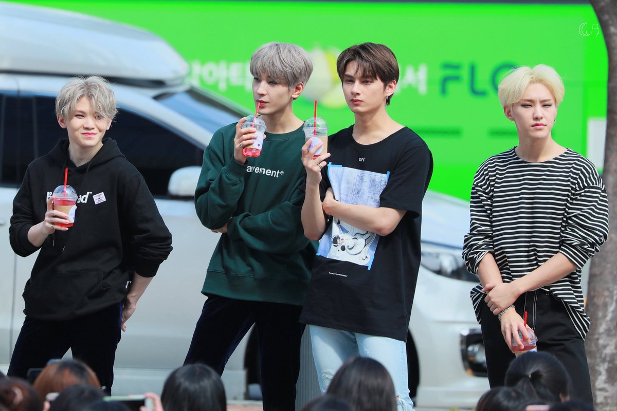 190928

96s 

#SEVENTEEN #세븐틴 
#jun #준 #文俊辉 
#hoshi #호시 
#wonwoo #전원우 
#woozi #우지