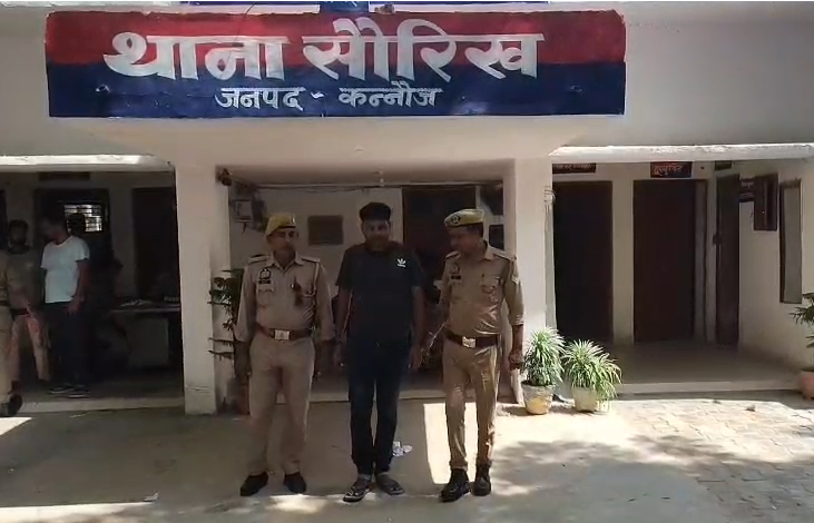 bstvlive's tweet photo. 🚨कन्नौज : अखिलेश यादव पर अभद्र टिप्पणी का मामला🚨

⚠️ आपत्तिजनक टिप्पणी करने वाला गिरफ्तार
👮‍♂️ सौरिख थाना पुलिस ने कुलदीप दुबे को पकड़ा
📱 पोस्ट वायरल होने पर कार्यकर्ताओं में था आक्रोश

#Kannauj #UPPolice #OffensiveComment @kannaujpolice https://t.co/6F6jnXbEAr
