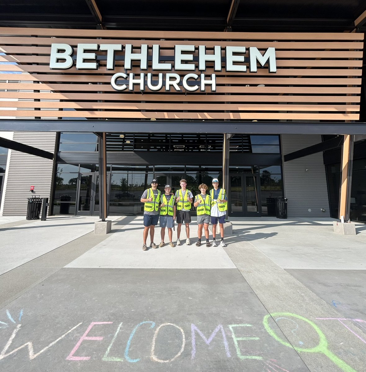 CheeBaseballAHS's tweet photo. Summer might mean our schedule is a little less busy, but never too busy to serve in our community.
Grateful to spend this week volunteering at @beth_churchga their annual #ConnectCamp by helping more than 500 campers get dropped off daily.
Go Wildcats!
#FullBenefit https://t.co/V9H1GQUkHd