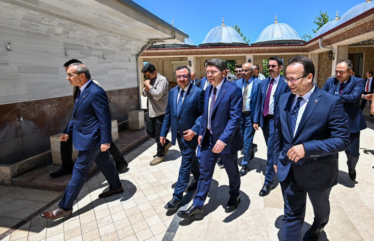 yilmaztunc's tweet photo. Gücümüz, birliğimizdedir.

Tarih boyunca nice zorlukları birlikte aştığımız gibi bugün de aynı inanç ve kararlılıkla yolumuza devam ediyoruz. Çünkü biz, birlik olunca destan yazan bir milletiz.

#AdımızKardeşlikSoyadımızTürkiye

📍 Malatya https://t.co/CLOeuBtlDv