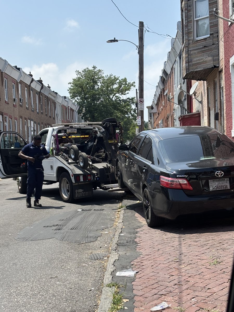 PPDAnthonyLuca's tweet image. Successful blitz by East Service Detail, @PhilaParking @RichLazerPHL @PhillyCLIP and @PhiladelphiaGov hitting Kensington. 79 cars towed, 21 cones, 85 Park Viol, 7 CVN, 11 blocks cleaned in 1 day. Amazing work!! @PPD24Dist @PPD26Dist @PPD25Dist @PhillyPolice @PPDComPrtBureau