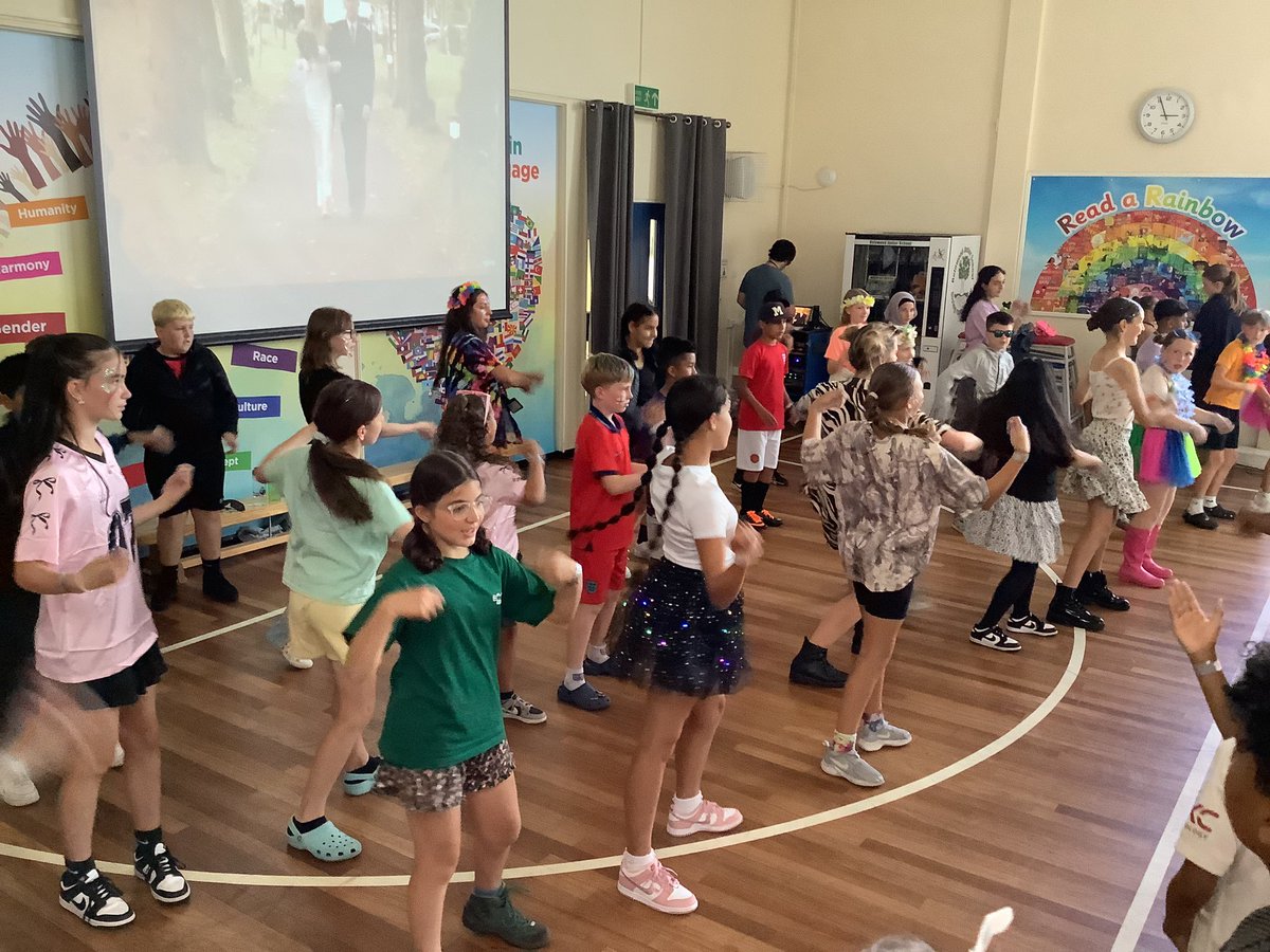 ReinwoodJuniors's tweet photo. A final dance to end  Rein Woodstock. 

#RJS6W #RJS6G #RJS6S #RJSMusic https://t.co/ZBZczQN1is