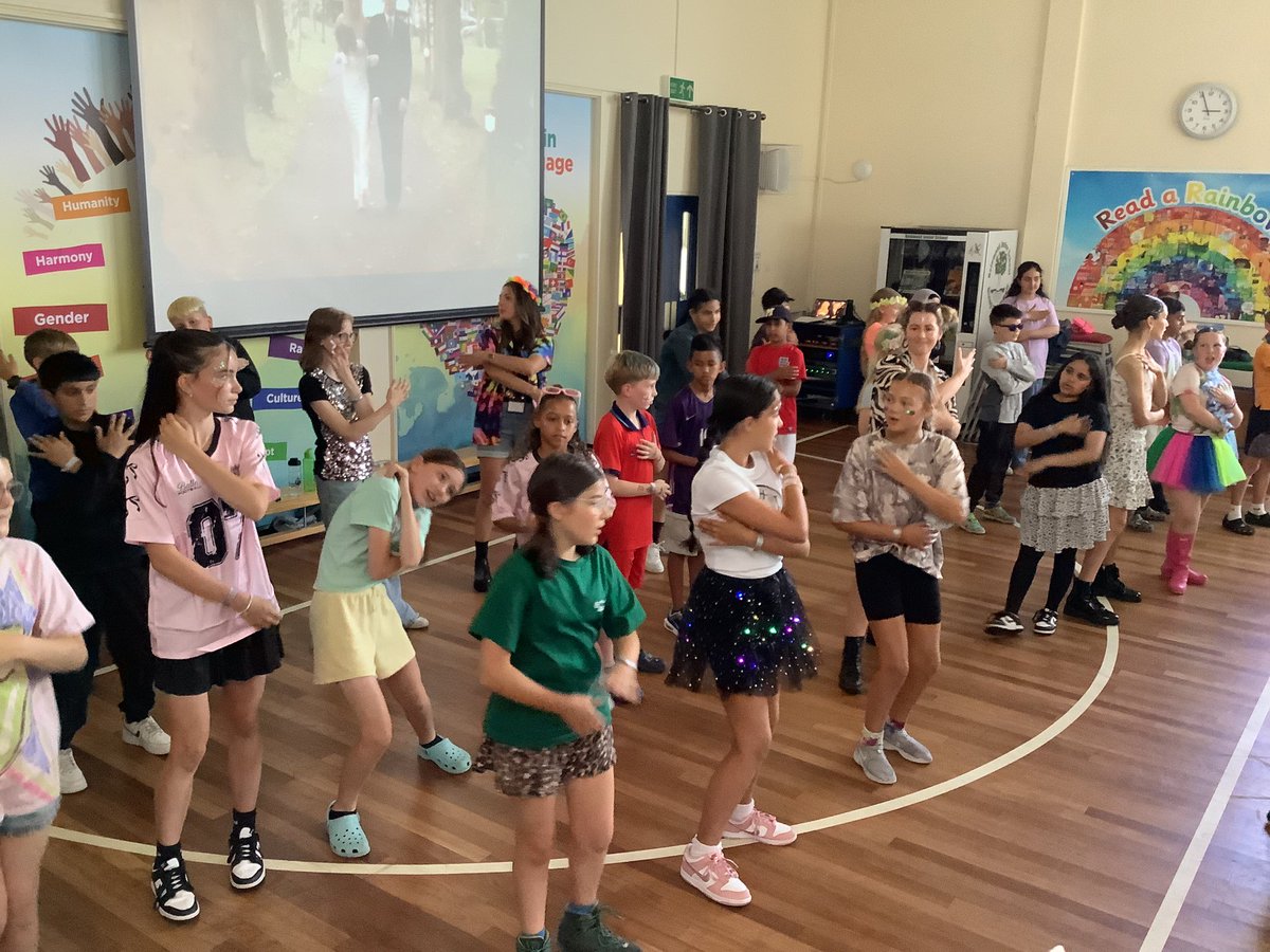 ReinwoodJuniors's tweet photo. A final dance to end  Rein Woodstock. 

#RJS6W #RJS6G #RJS6S #RJSMusic https://t.co/ZBZczQN1is