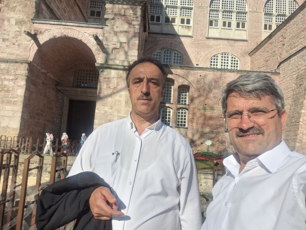 İstanbul Batmanlılar Dernek Beşmakanı Değerli Dostum Mustafa Kaya ziyaretimize gelmiş Hoş gelmiş Sefalar Getirmiş.