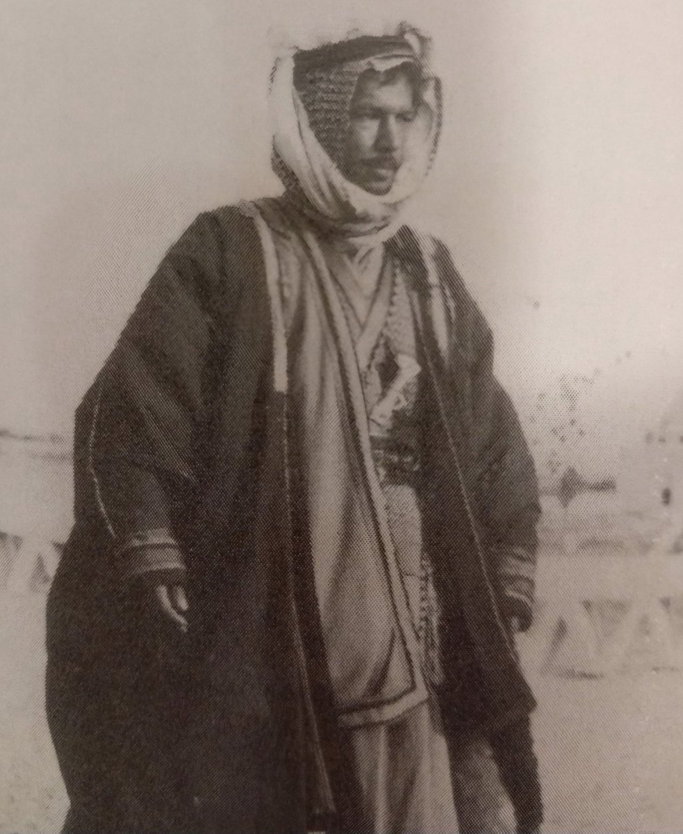 صورة نادرة المرحوم الشيخ 
راكان بن بشير بن سليمان المرشد 
رحمة الله أبو طراد 
شيخ قبيلة السبعة من عنزة 
(١٨٩٦ م - ١٩٨١م )
تولي المشيخه بعد وفاة والدة الشيخ بشير بن سليمان المرشد عام ١٩٢٤ م
شخيا لقبيلة السبعة من عنزة