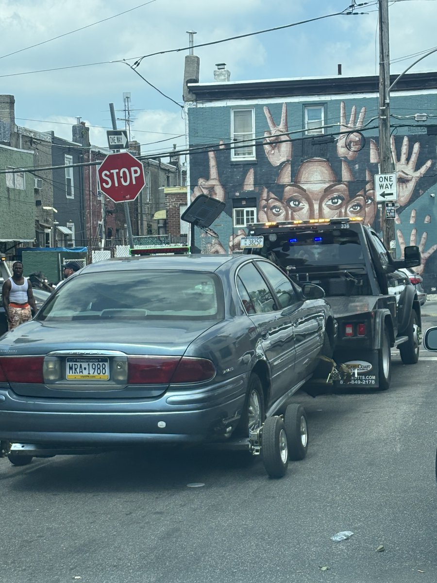 PPDAnthonyLuca's tweet image. Successful blitz by East Service Detail, @PhilaParking @RichLazerPHL @PhillyCLIP and @PhiladelphiaGov hitting Kensington. 79 cars towed, 21 cones, 85 Park Viol, 7 CVN, 11 blocks cleaned in 1 day. Amazing work!! @PPD24Dist @PPD26Dist @PPD25Dist @PhillyPolice @PPDComPrtBureau