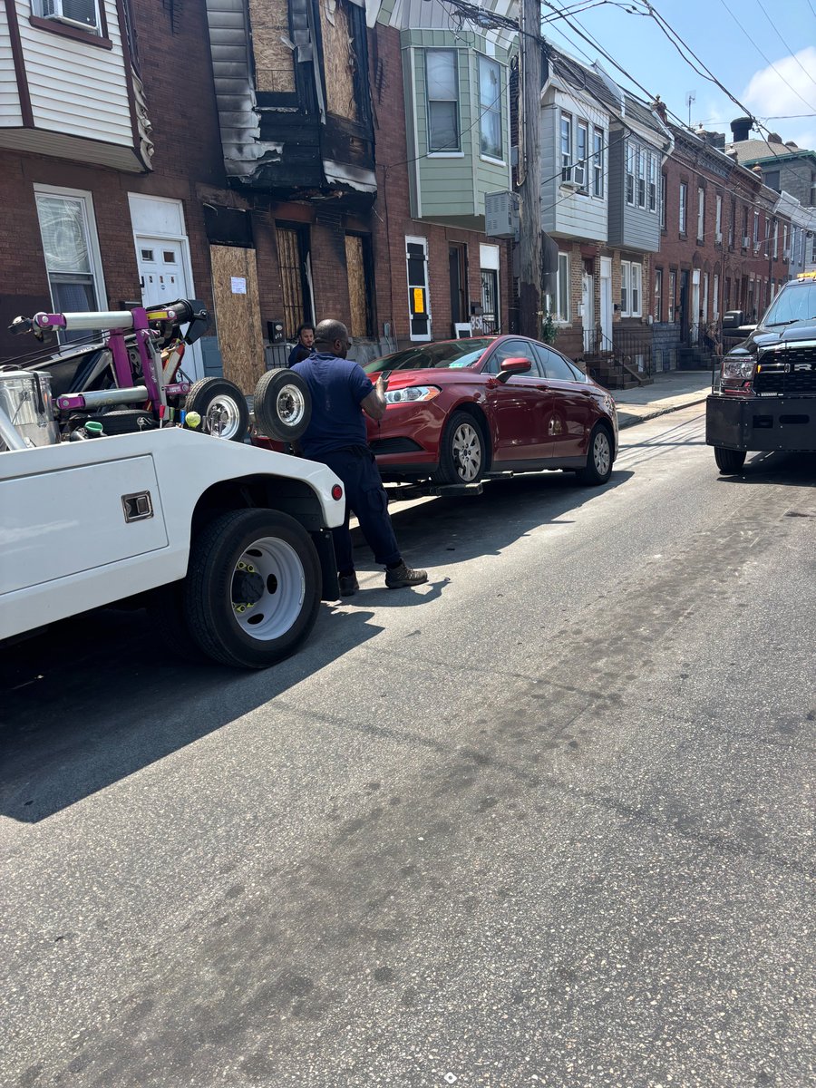 PPDAnthonyLuca's tweet image. Successful blitz by East Service Detail, @PhilaParking @RichLazerPHL @PhillyCLIP and @PhiladelphiaGov hitting Kensington. 79 cars towed, 21 cones, 85 Park Viol, 7 CVN, 11 blocks cleaned in 1 day. Amazing work!! @PPD24Dist @PPD26Dist @PPD25Dist @PhillyPolice @PPDComPrtBureau