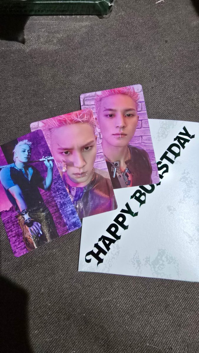 Udah langganan sejak lama, pullsnya selalu bagus, tapi gak pernah ku-tweet. Kali ini aku tweet karena mau pamer album ini bertabur Mingyu. ✨️ Big thanks, kak <a href="/cider_17GO/">CLEARANCE SALE - SVT OFFICIAL PC & ALBUM</a> 🫶