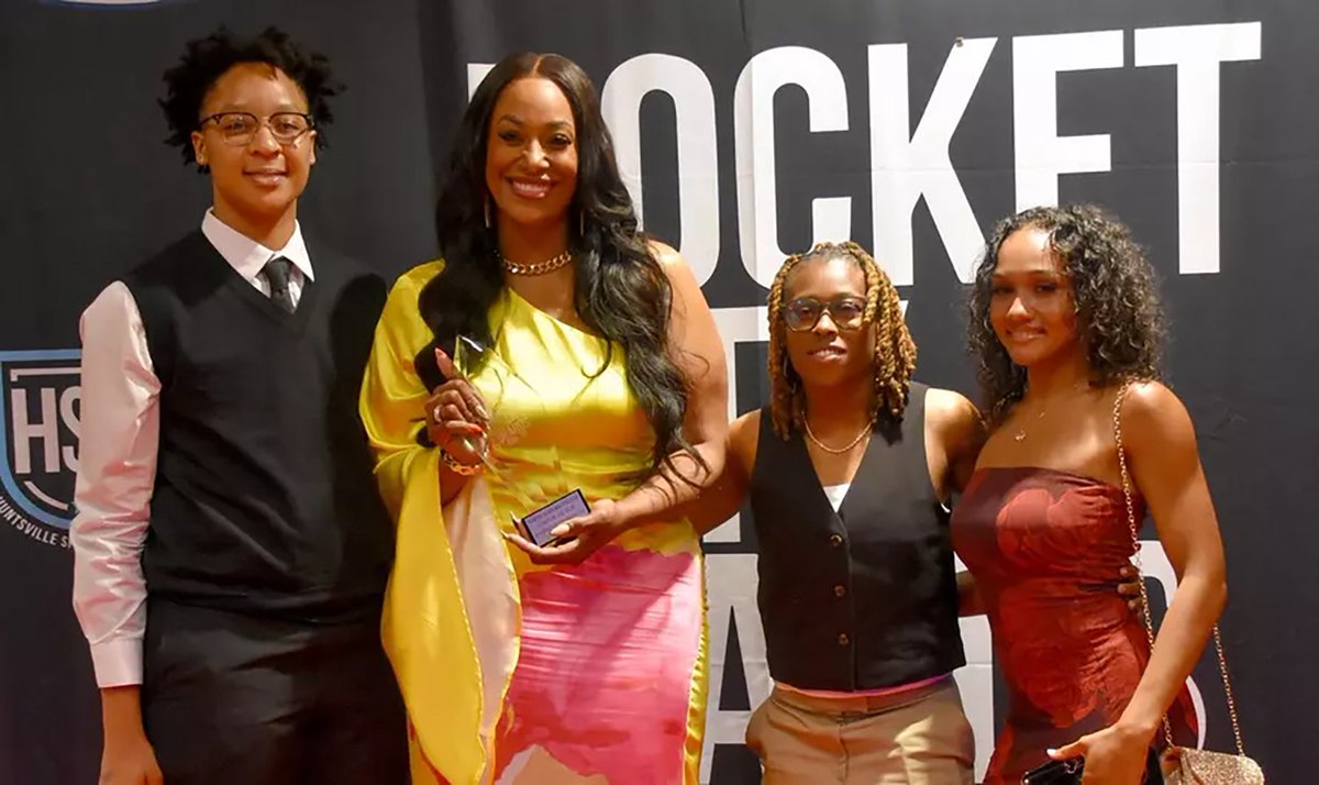 AAMU_Alumni's tweet image. Coach Dawn Thornton named Women’s College Coach of the Year at the Rocket City Awards after leading AAMU to a 21-11 season and its first D1-era 20-win season. Carson Vinson also earned honors. #AAMU150 #AAMUAlumni #BulldogExcellence #RocketCityAwards