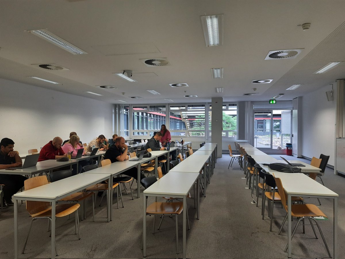 Bremen Üniversitesi'nden Prof. Philipp Genschel'in daveti üzerine Uluslararası İlişkiler bölümü öğrencilerine "Jeopolitik Risklerin Gölgesinde Avrupa'nın Güvenlik Endişeleri ve Türkiye-AB İlişkilerinin Geleceği" ve "Körfez Ülkelerinin Dış Politikaları" derslerini verdim.