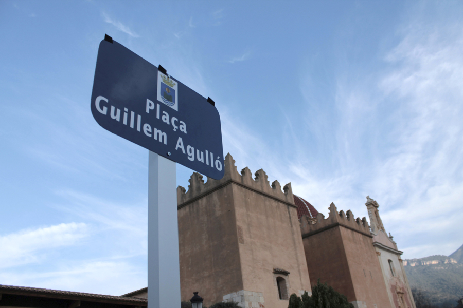 #ÚLTIMAHORA | La família de Guillem Agulló denuncia que el govern de Salvador Illa vol "silenciar" la memòria antifeixista directa.cat/la-familia-de-… En una carta al president li reclamen el retorn del Premi Guillem Agulló. Per <a href="/albertmartnez/">Jesús Rodríguez</a>