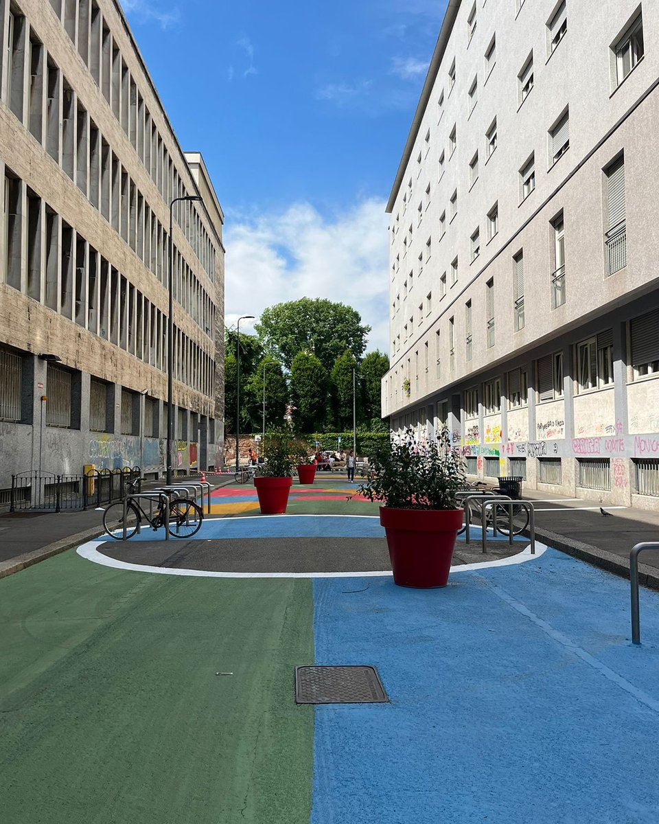 Milan has been changing the way we experience the city thanks to the Piazze Aperte scheme. This initiative is transforming traffic-filled areas into green and welcoming public spaces where community comes first.

More here: salonemilano.it/en/article/pia…