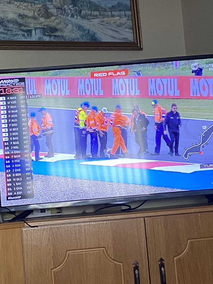 Any Irish Country Council bringing all the lads to fill in 1 pothole  #MotoGP #Assen