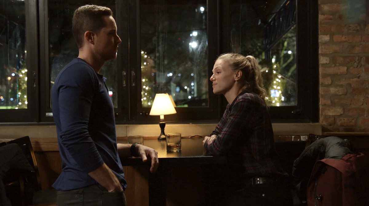 margaritarez's tweet image. straight out of fan fiction is jay showing up to work with the same clothes from the night before and hailey wearing a hoodie with just her bra underneath. so unreal it erased the last scene of that episode from my mind ❤️