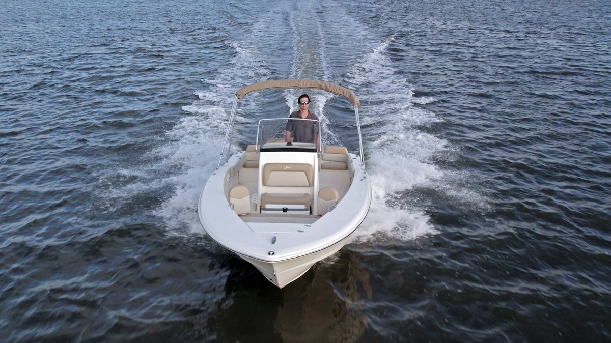 Fishing has never looked this good. The 195 Sportfish brings performance and smart design with a wide beam, leaning post aerated baitwell, console cooler seat, and swim platform. Explore everything it offers: scoutboats.com/model/195-spor…