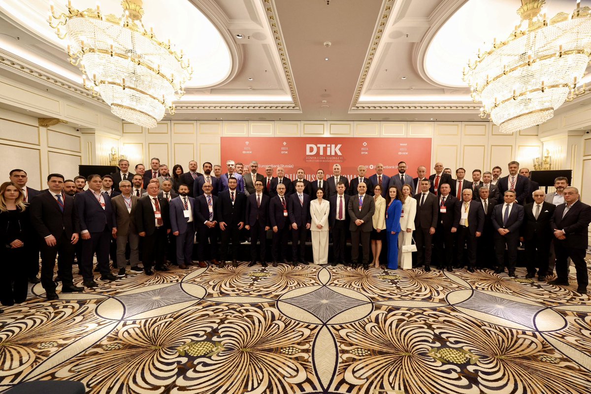 Moskova’daki temaslarımız kapsamında DEİK/DTİK organizasyonunda Rusya’da yerleşik Türk iş insanları ile bir araya geldik.

Toplantıda, dünya ekonomisinde meydana gelen gelişmeler ışığında ülkemiz ekonomisinin güçlü görünümünü, Rusya ile ticari ve ekonomik ilişkilerimizin yanı