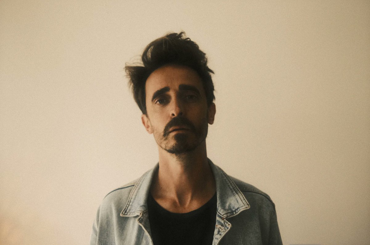 ItsNottJonathan's tweet image. Hi, I’m Jonathan, and I’m a chaos monkey.

For 18 months, I’ve been creating content on X, desperately trying to figure out my next creative move.

I chased money until I burned out.
I chased new skills until I got bored.
Running around aimlessly with no idea what I was doing.…