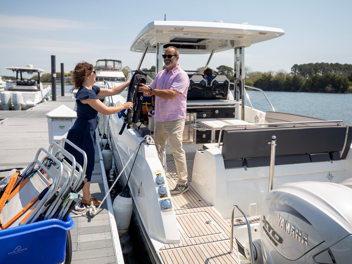 ☀️ 𝗪𝗲𝗲𝗸𝗲𝗻𝗱 𝗺𝗼𝗱𝗲: 𝗢𝗡. Where are we boating? Tag your crew and tell us your go-to summer spot below! ⬇️  #JeanneauLife #SummerOnTheWater #WeekendVibes #JeanneauBoats