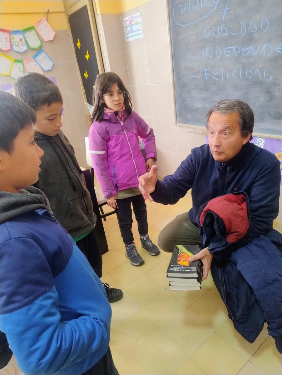 Maravillosa mañana en la primaria de Lucio V. González hablando de Belgrano, periodismo, Sandokán y libros. Felicidad, ternura y pasión. Un privilegio. Gracias