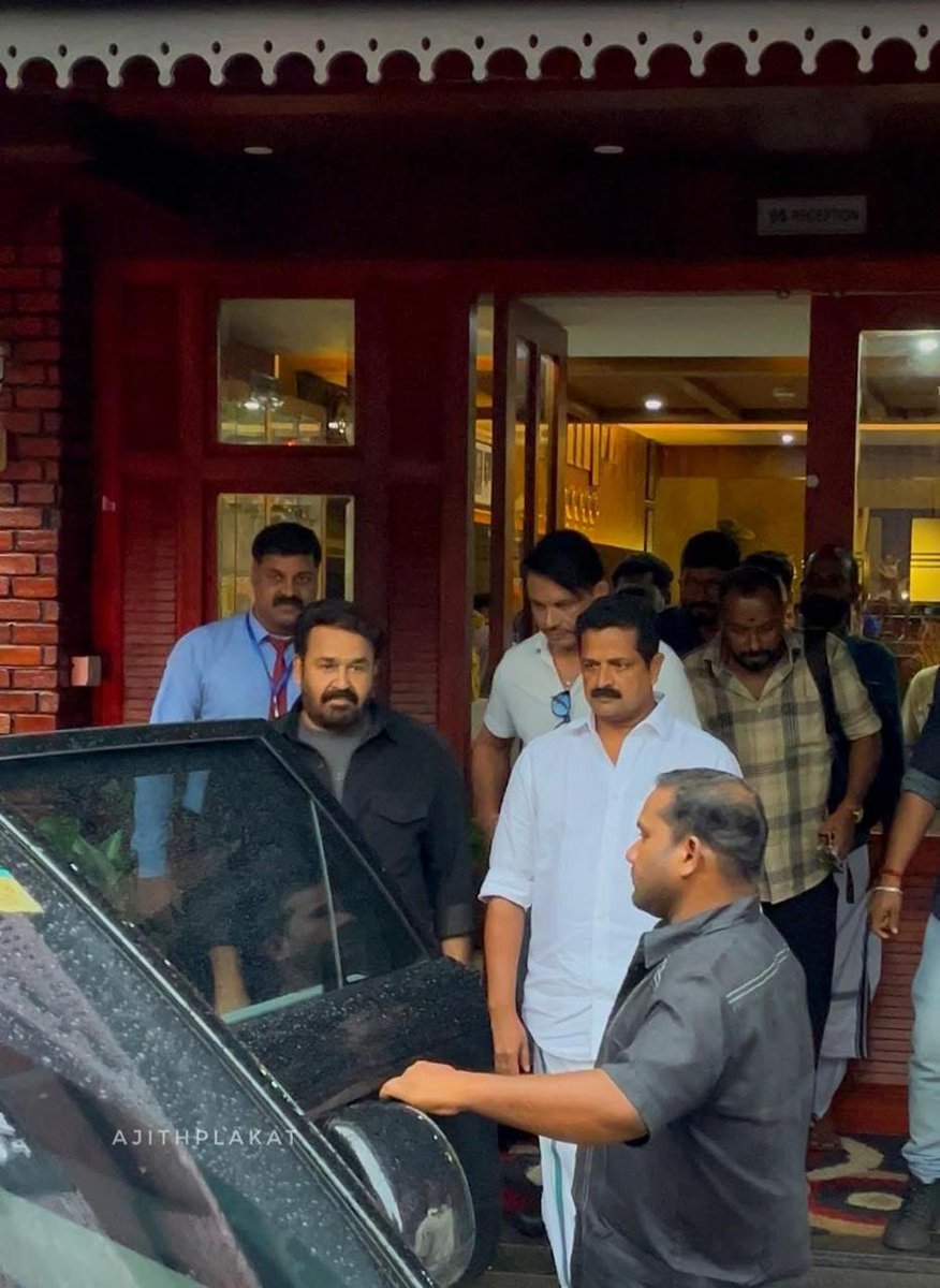 ലാലേട്ടന്‍ ചങ്ങരംകുളത്ത്...
മഹേഷ് നാരായണന്‍ സിനിമ
@mohanlal #mohanlal