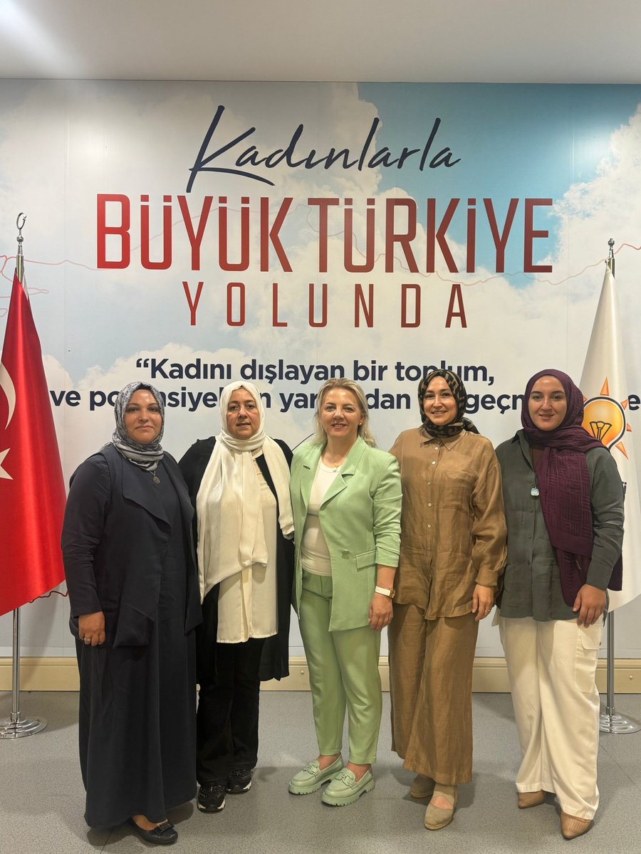 Enerji Bakan Müşavirimiz canım dostum Nagihan Berkzer ve Danışmanımız Leyla Karayılan ile birlikte,GM Sosyal Politikalar Bşk. Sevde Bayazıt Kaçar ve MKYK üyemiz Nevra Geçimli hanımı ziyaret ettik.Samimi ev sahiplikleri ve güzel sohbetleri için teşekkür ederiz. <a href="/nGhnBrkzr/">Nagihan</a>