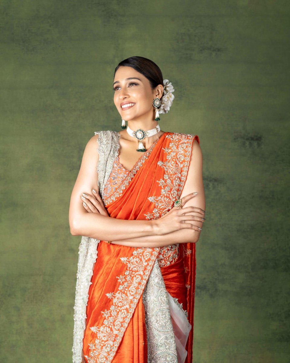 Sriram Murthy (@murthymallala) on Twitter photo Grace in every fold, elegance in every glance.✨ <a href="/ReginaCassandra/">RegenaCassandrra</a> serving timeless saree goals! 🔥👑 #RegenaCassandrra Grace in every fold, elegance in every glance.✨ <a href="/ReginaCassandra/">RegenaCassandrra</a> serving timeless saree goals! 🔥👑 #RegenaCassandrra