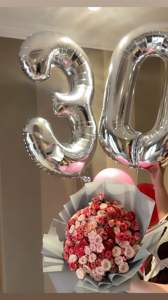 s__rox's tweet photo. I’m in my 30’s 🎈 https://t.co/jSeE0IJgJg