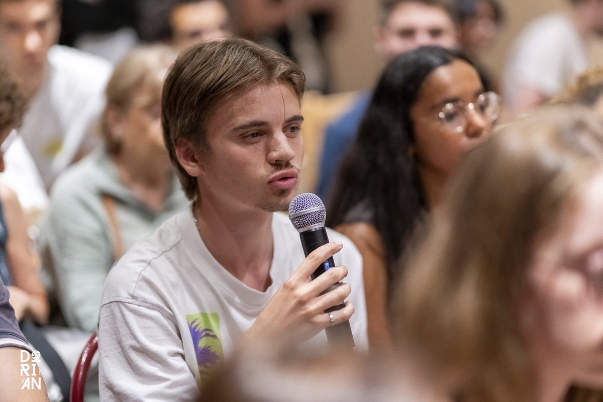 Face à la précarité des jeunes, on agit ! ✊🏻

Hier, <a href="/generations_75_/">Génération•s Paris</a> et les <a href="/jeunesG75/">Jeunes Génération•s Paris</a> organisaient deux tables rondes sur les questions de jeunesse ! 👏🏻

Merci aux parisiennes et parisiens pour cette soirée riche en débat ! 🫶🏻

<a href="/LesJeunesG/">Les Jeunes Génération·s</a>, partout en France, prendront part aux