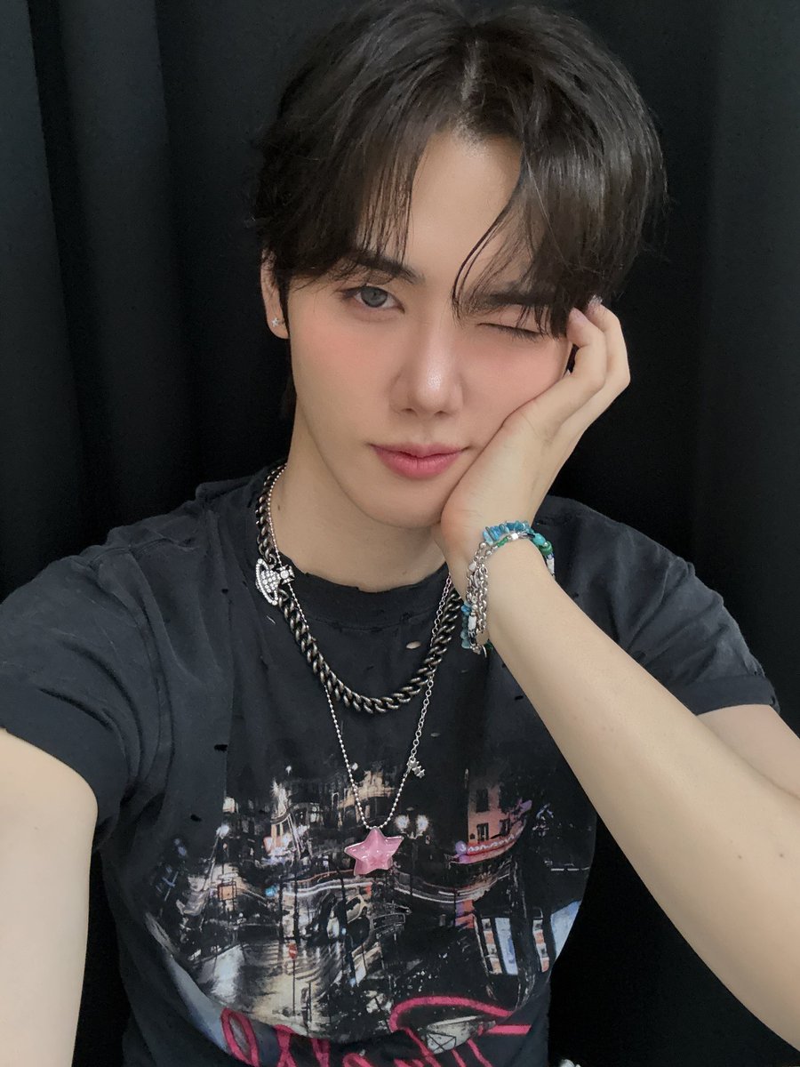 CRAVITY_twt's tweet photo. 사랑해 러비티 ❤️
#민희 https://t.co/k6lPIKg4yy