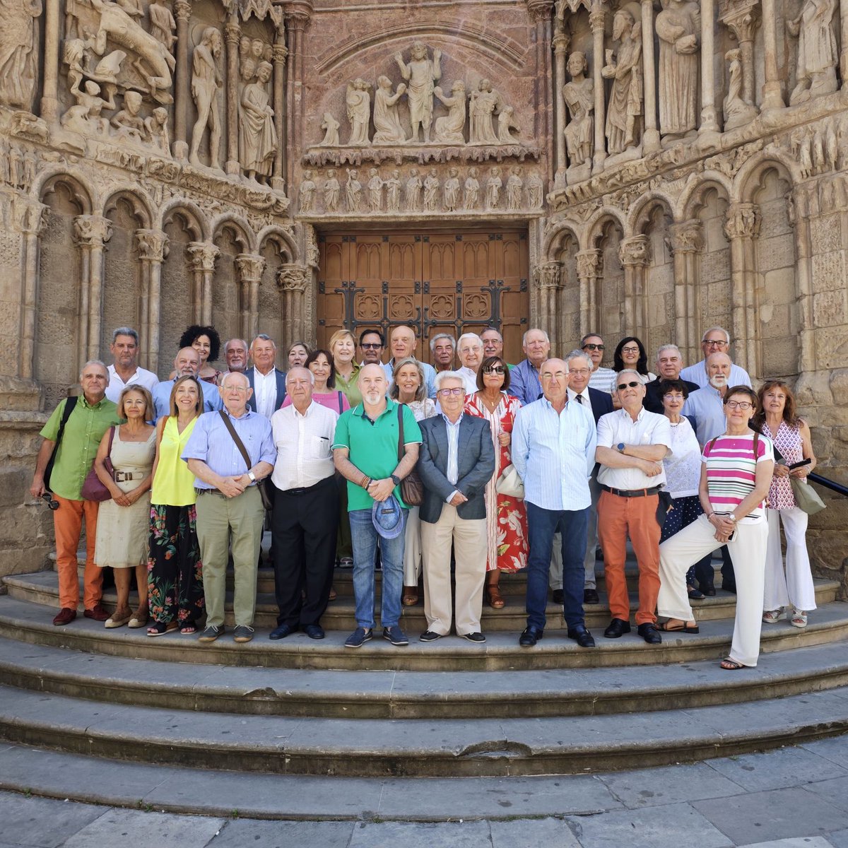 🎊 FELIZ FESTIVIDAD DEL PERPETUO SOCORRO 🙏
Con este motivo hemos celebrado la tradicional misa ⛪ en la iglesia de San Bartolomé y, después, la foto 📸 en la preciosa fachada 🏛️ y el aperitivo posterior 🍷🥐 en la sede colegial.
🎉 ¡Felicidades a todos los profesionales médicos!