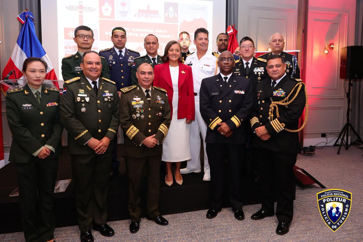 🇨🇦👮‍♂️ El director central de la Policía de Turismo, general Minoru Matsunaga, P.N., junto con el coronel Carlos Madé Fernández, P.N., subdirector de POLITUR, participaron en la celebración del Día de Canadá.