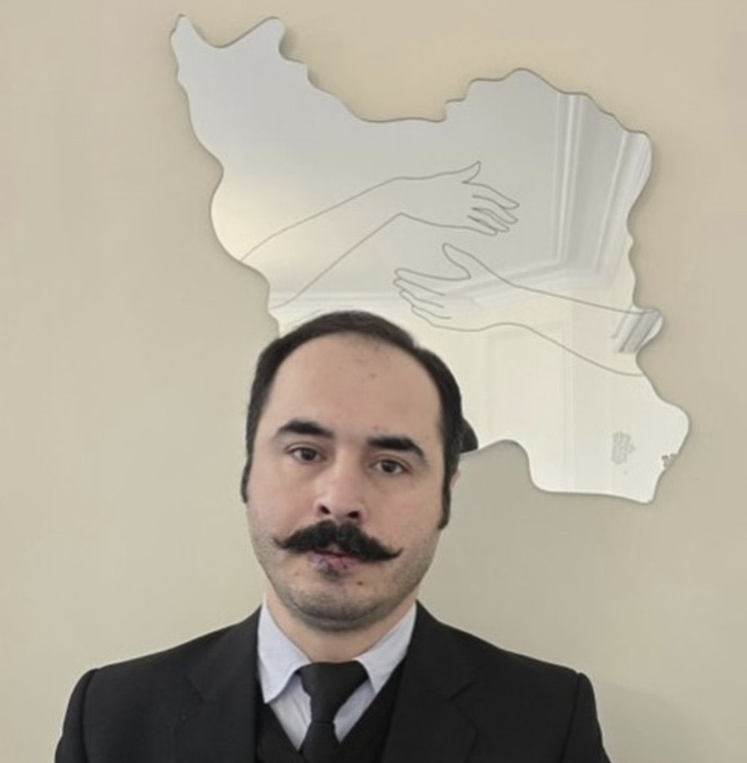 بازداشت  #حسین_رونقی یادآورِ عزیزانِ وطن‌دوستیست که در اسارتند.
اولویت امروزِ ما، آزادی تمام زندانیان سیاسیست.