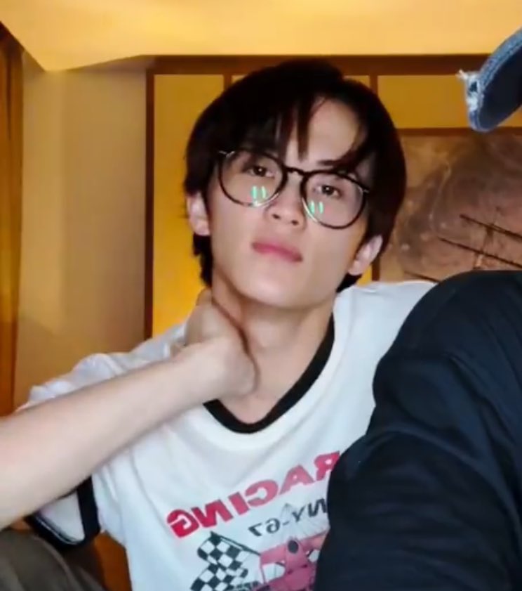 oh my god mark 🤍💘