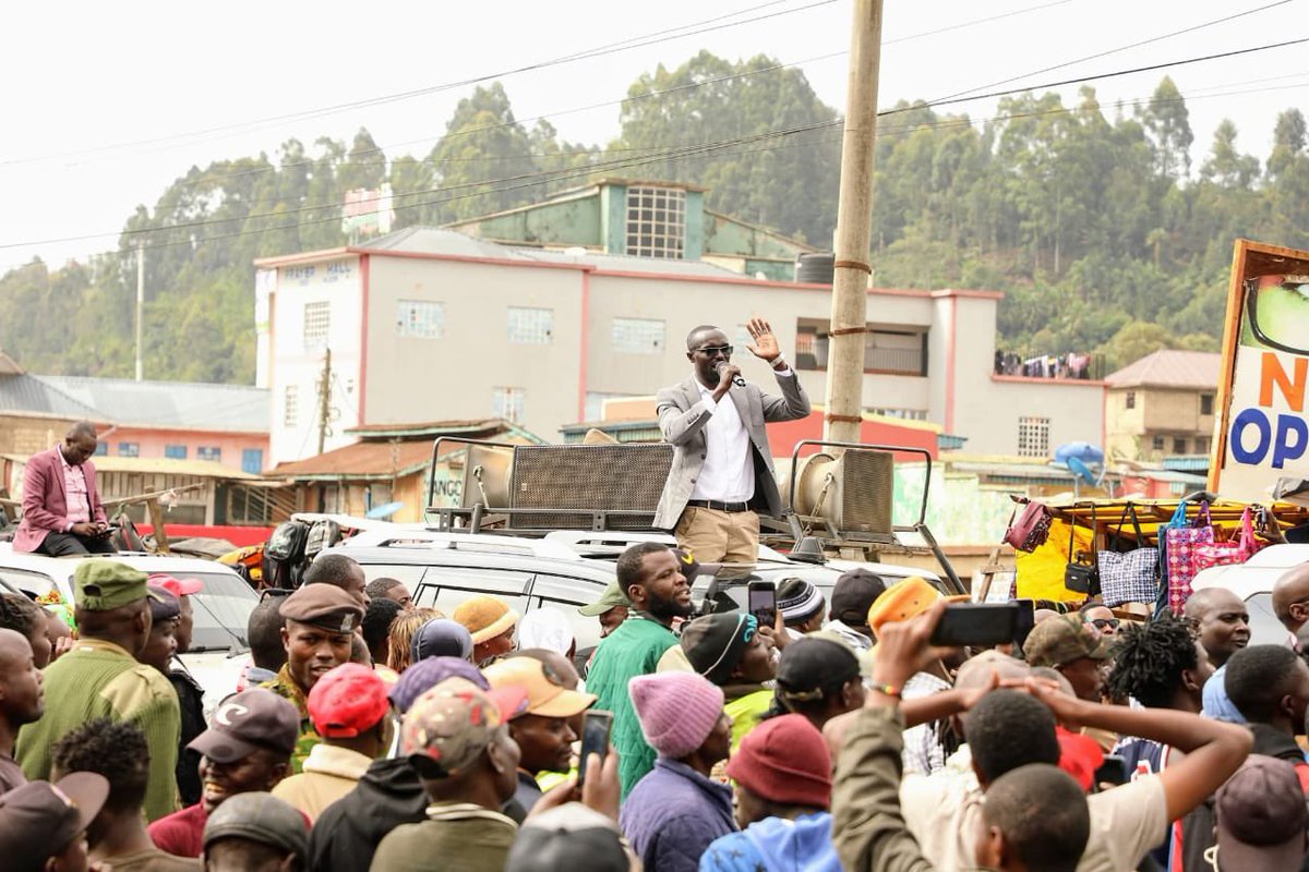 mugaa_eric's tweet photo. Accompanied by Meru County Governor, H.E. Mutuma M'Ethingia, I made an impromptu visit to Maua to engage with our community on development matters. I addressed the enthusiastic crowd, outlining key National Government projects in Maua. https://t.co/aaP0n99PsT