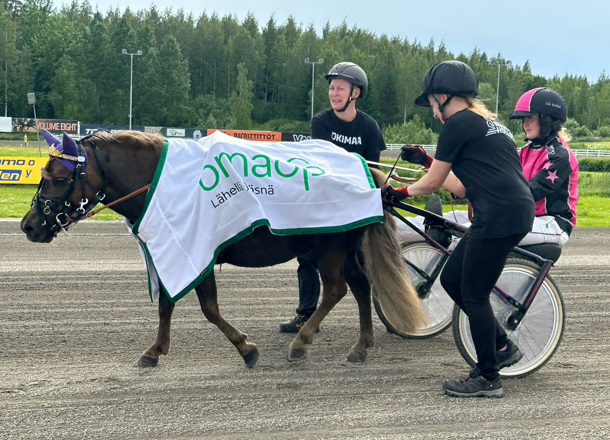 TiinaNaula's tweet photo. Tuutu Lulla ja Isla Ruhkala voittivat ponilähdön Lahden Jokimaalla, onnittelut! 🏆 #ravit #ponit @Jokimaanravit https://t.co/v6D0xDcZvv