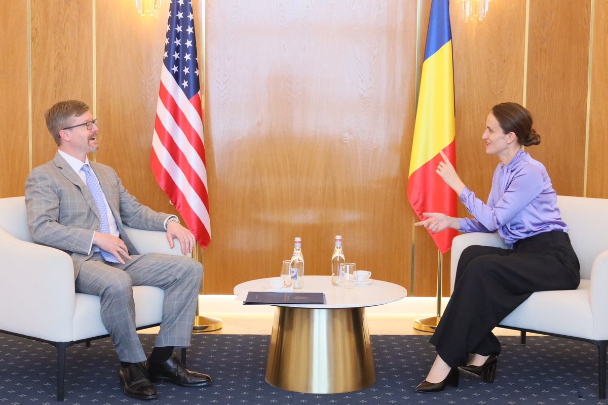 USAmbRO's tweet image. I met with Minister of Foreign Affairs @oana_toiu to strengthen diplomatic cooperation between our countries. Our shared goals, reinforced by commitments made at #NATOSummit25, keep the 🇺🇸-🇷🇴partnership strong and forward-looking. #StrategicPartnership