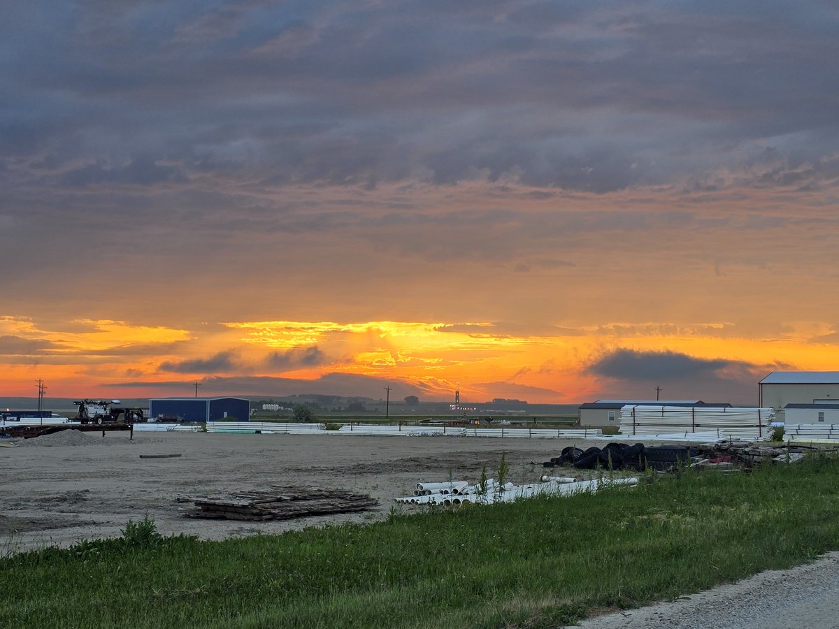 wpd1990's tweet image. Sunrise. North Dakota 👌