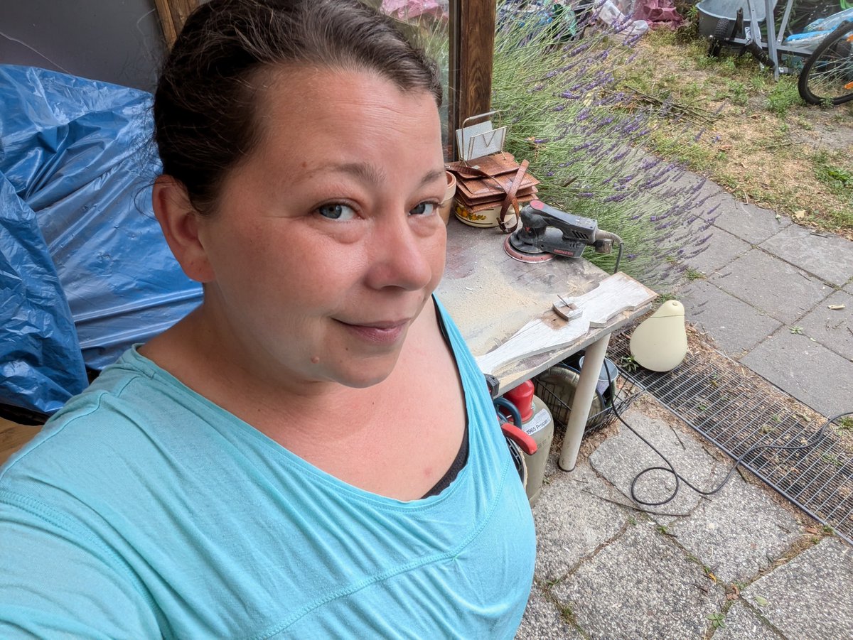 #doityourself ist nun angesagt, wie man sieht, ich hab richtig Lust...lenkst Du mich ab?
 
stripchat.com/KasiaPrivat/fo…
#livestreaming 
#outdoor #draußen #nomakeup #livecam #naturalbeauty #berlin #naturpur #hairy #sensual #werbung #videos #playtime #spinthewheel #livetouch #spielzeug