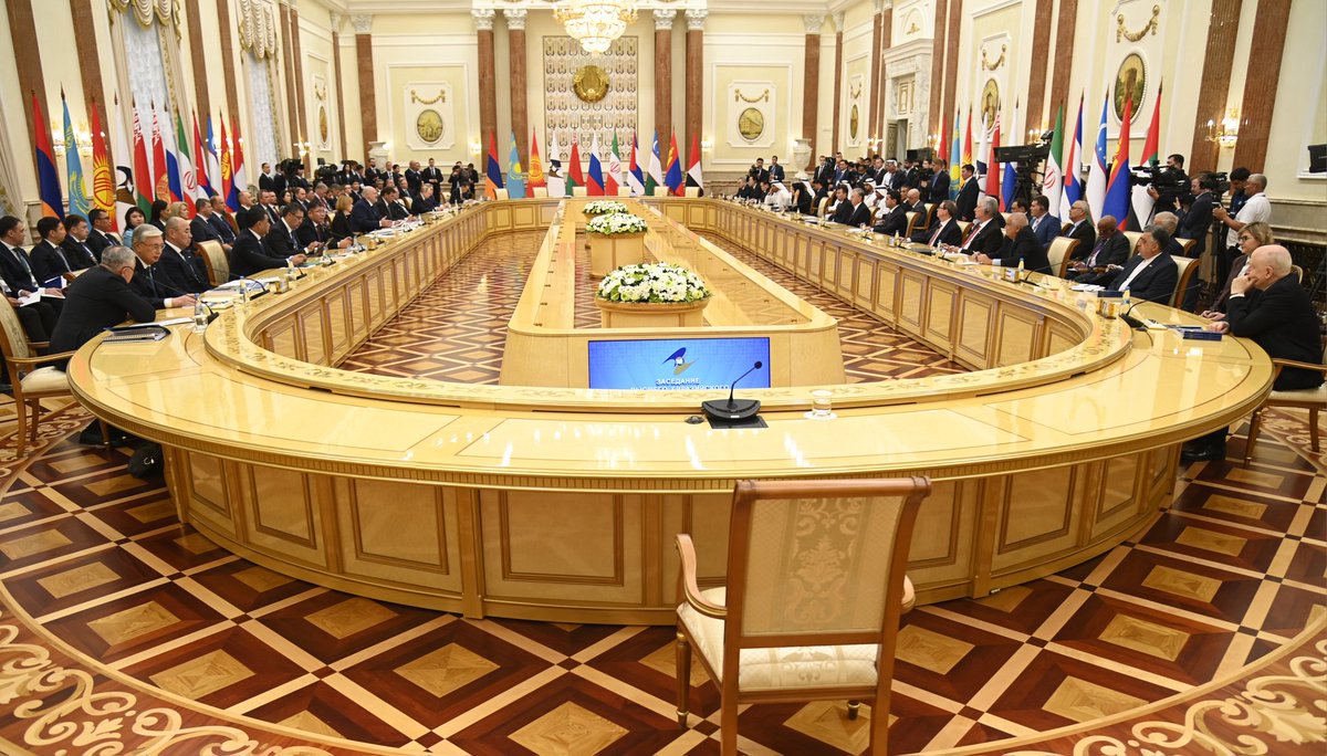 BrunoRguezP's tweet photo. Acompañamos al Presidente @DiazCanelB en sesión de Consejo Supremo de Unión Económica Euroasiática.

Se destacó voluntad de #Cuba de desarrollar cooperación estrecha y multifacética con UEEA y países miembros, en áreas como energía, alimentos, transporte, turismo y biotecnología. https://t.co/fTz06vEILk