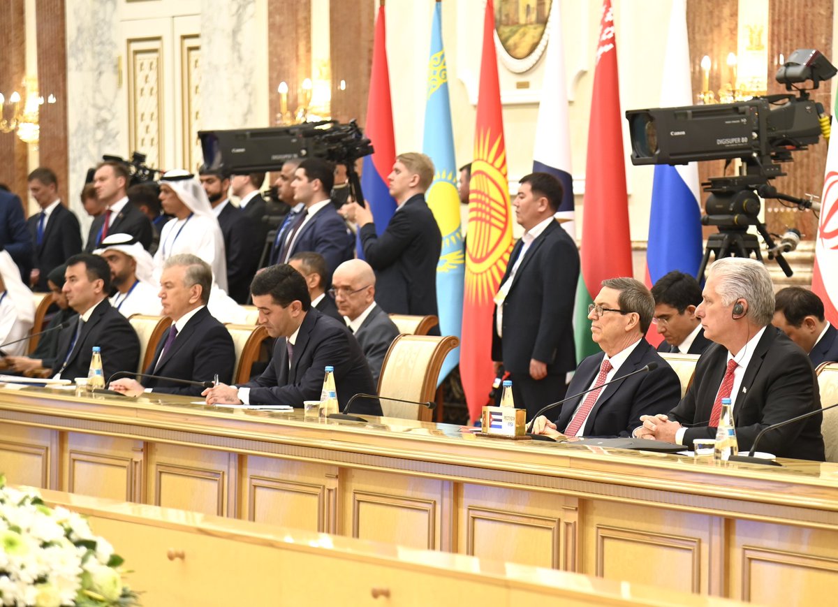 Bruno Rodríguez P (@brunorguezp) on Twitter photo Acompañamos al Presidente <a href="/DiazCanelB/">Miguel Díaz-Canel Bermúdez</a> en sesión de Consejo Supremo de Unión Económica Euroasiática.
Se destacó voluntad de #Cuba de desarrollar cooperación estrecha y multifacética con UEEA y países miembros, en áreas como energía, alimentos, transporte, turismo y biotecnología. Acompañamos al Presidente <a href="/DiazCanelB/">Miguel Díaz-Canel Bermúdez</a> en sesión de Consejo Supremo de Unión Económica Euroasiática.
Se destacó voluntad de #Cuba de desarrollar cooperación estrecha y multifacética con UEEA y países miembros, en áreas como energía, alimentos, transporte, turismo y biotecnología.