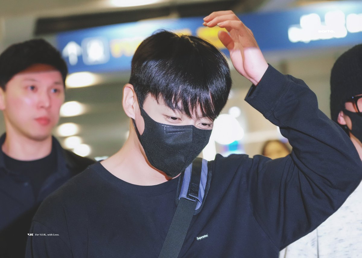가나디 뚱까롱 오랜만🥹🥹

250627 ICN 입국 HQ
#JUNGKOOK #정국 #JK #グク