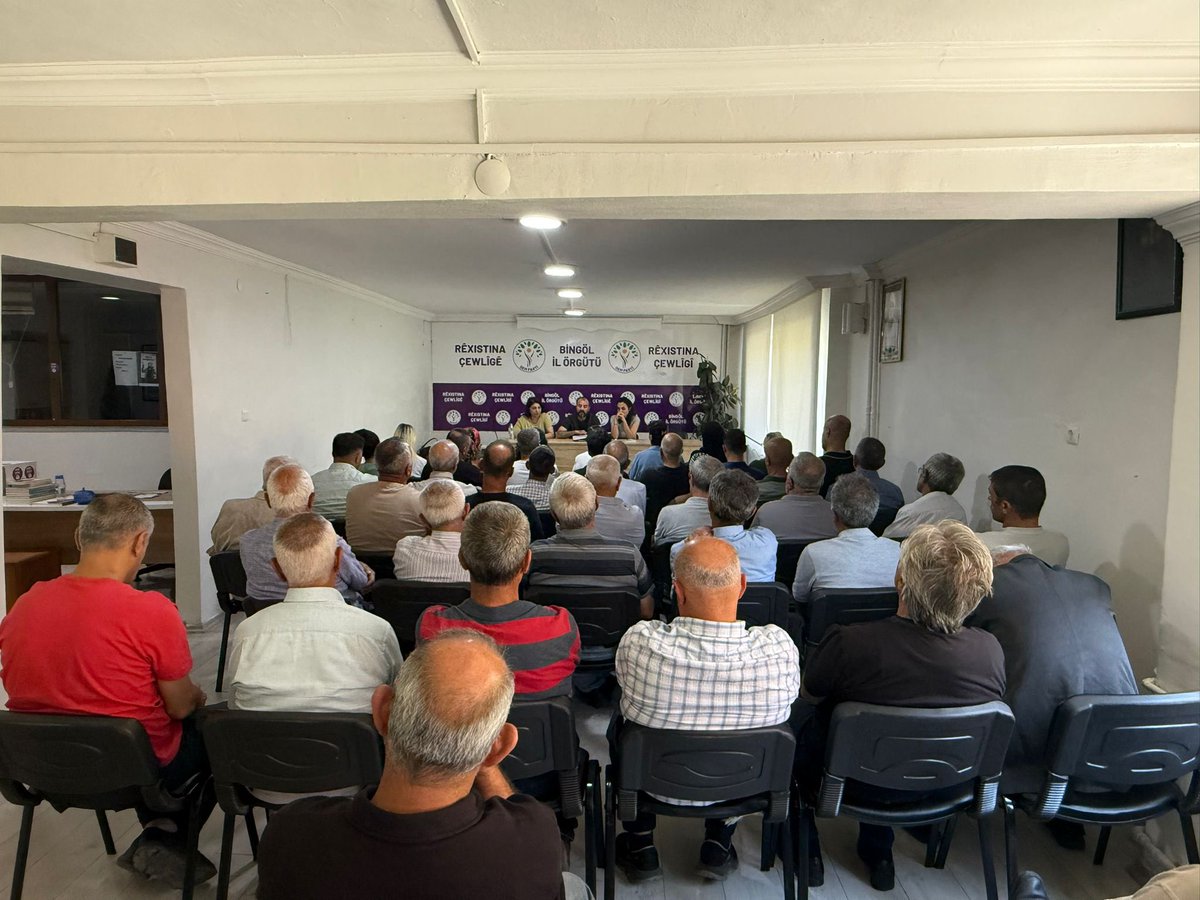 İl Örgütümüzde PM üyelerimiz, İl Örgütü Yöneticilerimiz ve tüm seçilmişlerimiz ile Demokratik Toplum Çağrısı’na ilişkin toplantımızı gerçekleştirdik.

Demokratik Toplumu İnşa Süreci’ne ilişkin yöntemimiz bellidir.

Bu Dönemin Bizlere Yüklediği Görev Örgütlemek ve Örgütlenmektir!