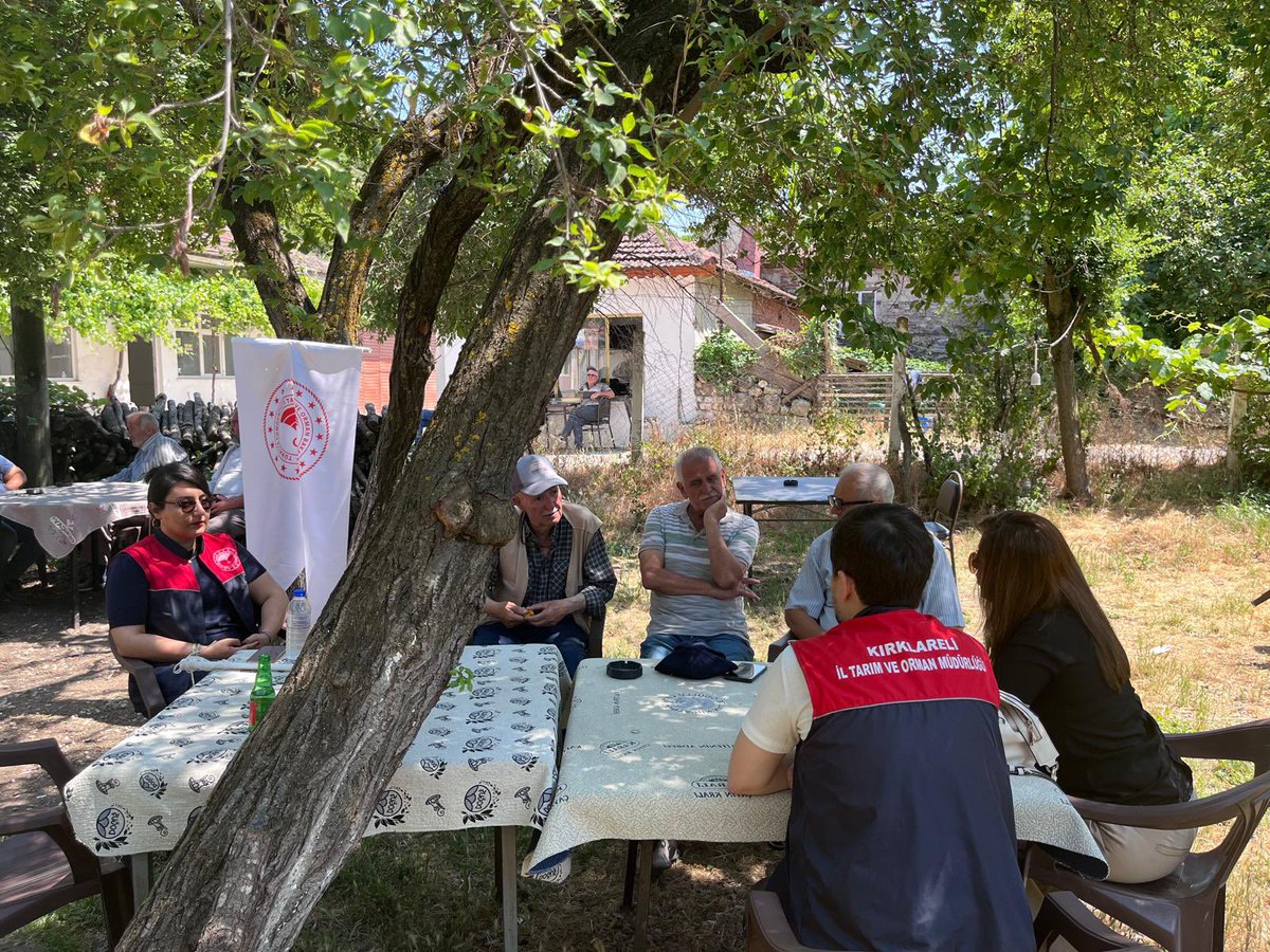 Vize İlçe Tarım ve Orman Müdürlüğü (@vizetarimorman) on Twitter photo Cuma Buluşmaları kapsamında İlçe Müdürlüğümüz Teknik Personelleri tarafından Soğucak köyü ziyaret edildi.
<a href="/TCTarim/">T.C. Tarım ve Orman Bakanlığı</a> <a href="/ibrahimyumakli/">İbrahim Yumaklı</a> <a href="/valikirklareli/">T.C. Kırklareli Valiliği</a> <a href="/ugurturan68/">Uğur Turan</a> <a href="/tarimkirklareli/">Kırklareli İl Tarım ve Orman Müdürlüğü</a> <a href="/gokhankaraca_/">Gökhan Karaca</a> <a href="/vizekaymakamlik/">Vize Kaymakamlığı</a> <a href="/seydadasdemir/">Zeynep Şeyda GÜRSU🇹🇷</a> Cuma Buluşmaları kapsamında İlçe Müdürlüğümüz Teknik Personelleri tarafından Soğucak köyü ziyaret edildi.
<a href="/TCTarim/">T.C. Tarım ve Orman Bakanlığı</a> <a href="/ibrahimyumakli/">İbrahim Yumaklı</a> <a href="/valikirklareli/">T.C. Kırklareli Valiliği</a> <a href="/ugurturan68/">Uğur Turan</a> <a href="/tarimkirklareli/">Kırklareli İl Tarım ve Orman Müdürlüğü</a> <a href="/gokhankaraca_/">Gökhan Karaca</a> <a href="/vizekaymakamlik/">Vize Kaymakamlığı</a> <a href="/seydadasdemir/">Zeynep Şeyda GÜRSU🇹🇷</a>