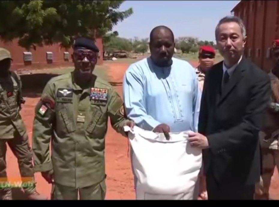 4Bodo's tweet photo. Le #Vietnam prêt à soutenir le #Senegal vers l'autosuffisance en riz 🍚, le #Japon donne du riz 🍚 au #Niger. La souveraineté est un état d'esprit, une vision qui consiste à trouver en chaque relation, une opportunité de s'affranchir de l'indigence et de l'aide qui va avec.#NB https://t.co/VAA0Cpf3Bu