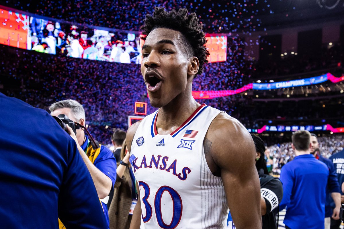 🚨SPECIAL GUEST!!! 🚨

Tune in today at 4:45 to hear our exclusive interview with 2022 Final Four Most Outstanding Player - Ochai Agbaji!